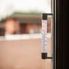 Buitenthermometer met transparante schaal (-70°C tot +50°C) 23cm mix - 5 ['buitenthermometer', ' welke temperatuur', ' plakthermometer', ' schroefthermometer', ' duidelijke schaal']