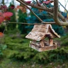 Houten vogelvoederhuis, gebrand, bergchalet - 9 ['vogelhuisje', ' vogelhuis', ' vogels voeren', ' houten voederhuis', ' gebrand voederhuis']