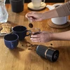 Koffiemolen - elektrisch, maalschijf - 15 ['koffiemolen', ' elektrische molen', ' koffie malen', ' gemalen koffie', ' koffie malen', ' molen met USB', ' moderne koffiemolen', ' draagbare molen', ' mobiele molen', ' batterijmolen', ' koffiemolen op batterij', ' molen opgeladen via USB', ' molen met keramische maalschijven', ' maalschijfmolen', ' handige molen', ' elektrische koffiemolen', ' cadeau-idee']
