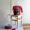 Lichte, onbreekbare wijnballon met draagriemen, 15 L - 15 ['wijnballonnen', ' bierballonnen', ' wijncontainers', ' biercontainers', ' PET-containers', ' breedmondballonnen', ' wijnsets', ' onbreekbare containers', ' fermentatiecontainers', ' fermentatieballonnen', ' ballonnen met schroefdop', ' ballonnen met accessoires', ' wijnnieuwigheden', ' huiswijnen', ' huisbieren', ' draagriemen', ' ballonnen', ' van kunststof', ' onbreekbaar', ' fermentor', ' demijohn', ' mandfles', ' gallon', ' wijn', ' bier', ' met draagriemen', ' set']