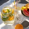 Limonadepot met kraantje - glas, 4 L - 8 ['limonadepot', ' drankpot', ' pot met kraantje', ' pot 4 liter met kraantje', ' glazen fles met kraantje', ' glazen fles voor dranken', ' drankpot', ' drankpot voor feest', ' pot met kraantje voor de tuin', ' limonade in de buitenlucht', ' zomerse verfrissing']