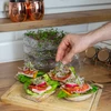 Meerlagige kiemtoren Niezłe Ziółko met radijszaad - 16 ['gezonde kiemen', ' thuis kiemen kweken', ' veganistisch product kiemen', ' kiemen kweken thuis', ' radijskiemen', ' kiemen kweken', ' radijszaad', ' kiemset met zaden', ' kiemtoren']