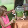 Onbreekbare pot 5L met kraan en tweezijdige houten standaard - 16 ['onbreekbare pot', ' plastic pot', ' pot voor limonade', ' pot voor punch', ' pot op standaard', ' pot met kraan', ' citroenlimonade', ' limonade', ' punch', ' sangria', ' pot op standaard', ' pot voor dranken', ' pot voor likeur', ' voor kerstthee', ' pot voor alcohol']