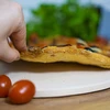 Pizzasteen met handvat en mesje, van cordieriet, rond 33 cm - 15 ['cadeau', ' zelfgemaakte pizza', ' voor het bakken van pizza', ' voor het serveren van pizza', ' voor het bakken van brood', ' voor het bakken van broodjes']