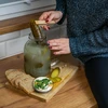 Pot TO 2 L, fi 82/6 met gekleurd deksel + tang - 4 ['pot', ' glazen pot', ' glazen pot', ' pot met deksel', ' pot voor het inmaken van augurken', ' pot voor augurken', ' pot voor likeuren', ' pot voor likeuren', ' pot met tang', ' augurktang', ' keukentang']