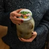Pot TO 2 L, fi 82/6 met gekleurd deksel + tang - 5 ['pot', ' glazen pot', ' glazen pot', ' pot met deksel', ' pot voor het inmaken van augurken', ' pot voor augurken', ' pot voor likeuren', ' pot voor likeuren', ' pot met tang', ' augurktang', ' keukentang']