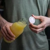 Sapfles 1 L met twist-off dop - fi 43 - 12 ['sapfles', ' glazen fles', ' Kubuś fles', ' fles 1 L', ' sappenflessen', ' 6x glazen sapfles', ' sapje', ' roomfles', ' flessen met dop', ' flessen met doppen', ' klikdoppen', ' gekleurde doppen', ' geruite doppen met opdruk', ' fles voor limonade', ' milkshakes', ' smoothies']