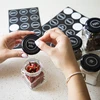 Set van 12 x pot 120ml + 30 etiketten voor het labelen van kruiden - 12 ['stickers voor kruiden', ' etiketten voor potten', ' etiketten voor containers', ' stickers voor kruidencontainers', ' stickers voor kruiden', ' zwarte stickers voor kruiden', ' zelfklevende etiketten voor kruiden', ' stickers voor potten', ' potten', ' kleine potten', ' potje', ' glazen pot', ' glazen potten', ' pot met deksel', ' potten voor kruiden', ' pot voor kruiden', ' pot 120ml']