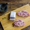 Vleesprikker met beveiliging - 11 ['zelfgemaakte vleeswaren', ' roken', ' zelfgemaakte producten', ' zelfgemaakte vleeswaren', ' zelfgemaakte paté', ' witte worst', ' worst roken', ' worst', ' vleeswaren', ' vlees', ' huisgemaakte producten', ' diner']
