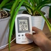 Weerstation – elektronisch, sonde, wit - 8 ['weerstations', ' thuis weerstation', ' temperatuur', ' omgevingstemperatuur', ' temperatuurregeling', ' elektronische thermometer', ' binnenthermometer', ' buitenthermometer', ' thermometer buiten', ' thermometer met sonde', ' elektronische thermometer met sonde', ' hygrometer', ' thermometer met hygrometer', ' thermometer met luchtvochtigheidsmeter', ' luchtvochtigheidsmeter']