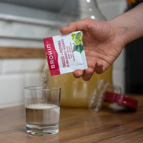 Bayanus gist + voedingsstof - witte en rosé wijnen - 4 ['bayanus gist', ' gist en voedingsstof voor wijn', ' witte en rosé wijnen', ' wijnset']