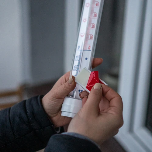 Buitenthermometer (-50°C tot +50°C) 23cm mix, Poolse productie - 4 ['buitenthermometer', ' thermometer', ' raamthermometer', ' thermometer met duidelijke schaal', ' thermometer van kunststof', ' thermometer voor raam', ' thermometer voor balkon', ' tweezijdige thermometer', ' zelfklevende thermometer']