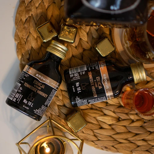 Essentie met Tennessee whiskey smaak voor 10 L - 100 ml - 9 ['essentie van smaak', ' essentie Tennessee Whiskey', ' essentie Tennessee Whisky', ' alcoholmix', " aroma's voor alcohol", ' essences voor zelfgestookte drank', ' mixen voor zelfgestookte drank', " aroma's", ' aroma', ' Whisky-essentie', ' Whisky-mix', ' essentie 250 ml', ' mix 250 ml', ' gouden essentie']