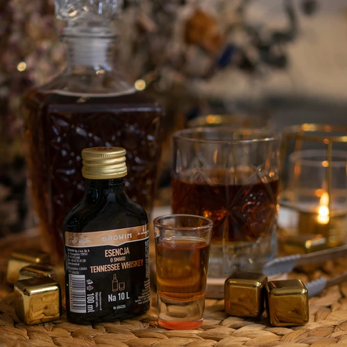 Essentie met Tennessee whiskey smaak voor 10 L - 100 ml - 8 ['essentie van smaak', ' essentie Tennessee Whiskey', ' essentie Tennessee Whisky', ' alcoholmix', " aroma's voor alcohol", ' essences voor zelfgestookte drank', ' mixen voor zelfgestookte drank', " aroma's", ' aroma', ' Whisky-essentie', ' Whisky-mix', ' essentie 250 ml', ' mix 250 ml', ' gouden essentie']