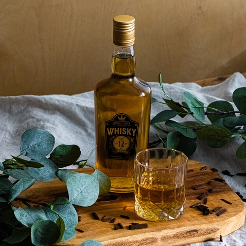 Fles 0,5 L met dop en 2-kleurige opdruk Whisky - 4 stuks - 12 ['huisgemaakte whiskyfles', ' fles voor whisky', ' glazen fles met dop', ' fles met schroefdop', ' glazen fles 500 ml', ' fles 0', '5 L', ' flessen met opdruk', ' fles met opdruk', ' flessen voor Whiskey']