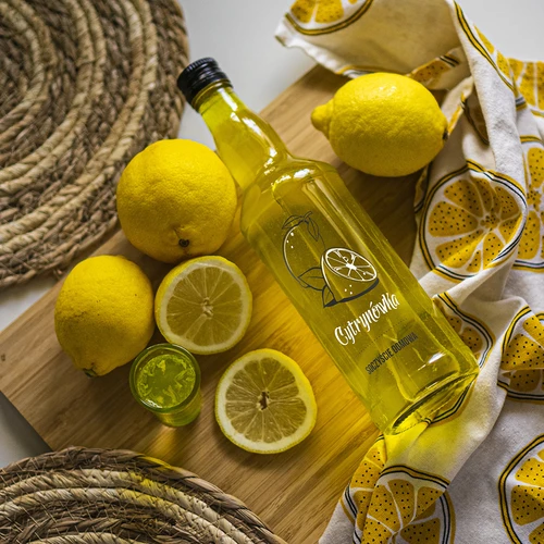Fles 0,5 L met dop en opdruk Citroenlikeur 4 stuks - 8 ['fles voor likeur', ' fles voor water', ' fles met opdruk', ' glazen fles', ' fles voor likeur', ' citroenlikeur', ' recept voor citroenlikeur', ' zelfgemaakte citroenlikeur', ' fles voor alcohol', ' decoratieve fles', ' flessen voor wodka', ' flessen voor zelfgestookte drank', ' glazen fles 500 ml', ' trouwflessen']