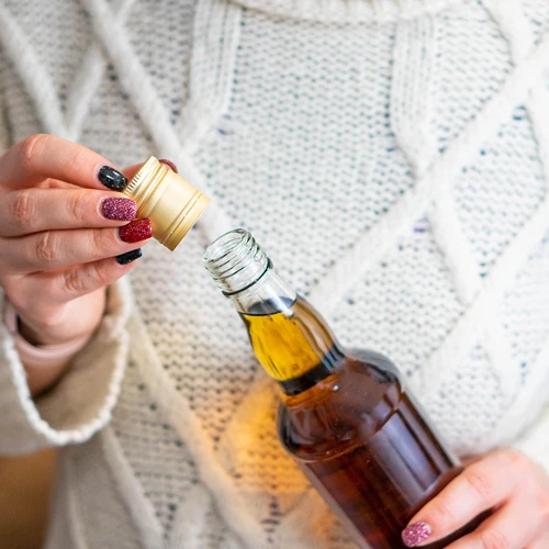 Fles 500 ml voor wodka - 8 stuks - 6 ['fles voor wodka', ' flessen voor wodka', ' sterke drank flessen', ' sterke drank fles', ' sterke drank flesje', ' sterke drank flesjes', ' fles 500 ml', ' flessen 500 ml', ' doorzichtige flessen', ' doorzichtige fles', ' fles voor sap', ' fles met schroefdop', ' flessen met schroefdoppen', ' flessen voor likeuren']