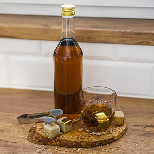 Fles 500 ml voor wodka recht met doppen - 8 stuks - 8 ['flessen met doppen', ' fles met dop', ' sterke drank fles', ' sterke drank flessen', ' wodkafles', ' wodkaflessen', ' sapfles', ' sapflessen', ' likeurfles', ' likeurflessen', ' alcoholflessen', ' fles voor alcohol', ' gouden doppen', ' witte fles', ' schroeffles', ' schroefflessen']