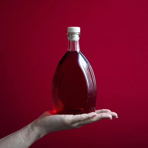 Fles "Banket" 500 ml, met kurk - 7 ['fles', ' flessen', ' fles voor likeuren', ' fles voor zelfgestookte drank', ' fles voor alcohol', ' glazen fles met kurk', ' fles 500 ml met kurk', ' flessen voor kurk', ' set voor bruiloft', ' fles voor banket']