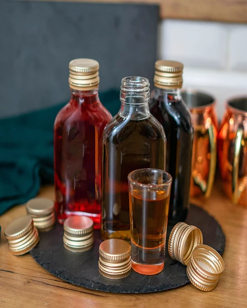 Fles voor likeuren heupfles met dop 200 ml 10 stuks - 9 ['flessen', ' heupflessen', ' likeuren', ' flessen voor likeuren', ' flesjes', ' huisgemaakte dranken', ' huisgemaakte likeuren', ' heupfles met dop', ' fles met dop', ' flesje met dop']