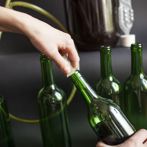 Fles voor wijn 0,75 L groen - verpakking van 8 stuks - 10 ['fles voor alcohol', ' decoratieve flessen voor alcohol', ' glazen fles voor alcohol', ' flessen voor zelfgestookte drank voor bruiloft', ' fles voor likeur', ' decoratieve flessen voor likeuren', ' fles voor wijn', ' fles voor wijn', ' bordeaux fles']
