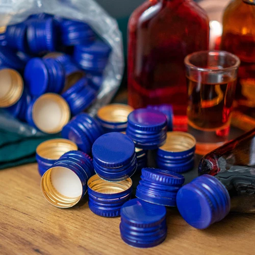 Flessendop fi28/18 - mix - 100 stuks - 2 ['dop', ' doppen', ' schroefdop', ' schroefdoppen', ' flessendoppen', ' metalen dop', ' alcohol dop', ' gekleurde doppen']