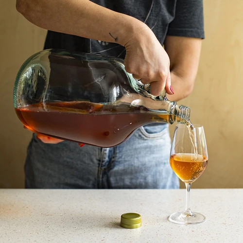 Gans Dame 5 L met dop - 7 ['gans', ' gans voor wijn', ' gans dame', ' dame 5 L', ' ballon 5 L', ' demijohn', ' ballon in mand', ' fles dame 5L in mand', ' ballon', ' gans voor wijn', ' gans voor brouwsel']