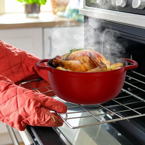 Geëmailleerde gietijzeren pot - bordeaux, 5,8L - 8 ['gietijzeren potten', ' geëmailleerde gietijzeren potten', ' gietijzeren kookgerei', ' voordelen van gietijzeren kookgerei', ' geëmailleerd gietijzer', ' koken in een gietijzeren pot', ' gietijzeren pot met email', ' pot in ecru kleur', ' pot in bordeaux kleur', ' pot in salie kleur', ' waarom koken in gietijzeren potten', ' als cadeau', ' welke gietijzeren potten te kiezen']