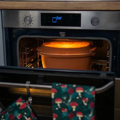 Geglazuurde Romeinse pot 4,5 L (meanders) - 18 ['Romeinse pot', ' vetvrij braden', ' stomen', ' gezond koken', ' voor vlees', ' voor het braden van vlees', ' voor brood', ' voor vis', ' voor vegetariërs', ' eenpansgerechten', ' gerechten voor kinderen', ' dieetgerechten', ' voor het bakken van brood', ' geëmailleerde Romeinse pot', ' gecoate Romeinse pot', ' geglazuurde Romeinse pot', ' kleipot', ' Romeins vat', ' Romeinse vorm', ' kleien pot', ' Romeinse pot met deksel', ' vat met deksel', ' cadeau-idee']