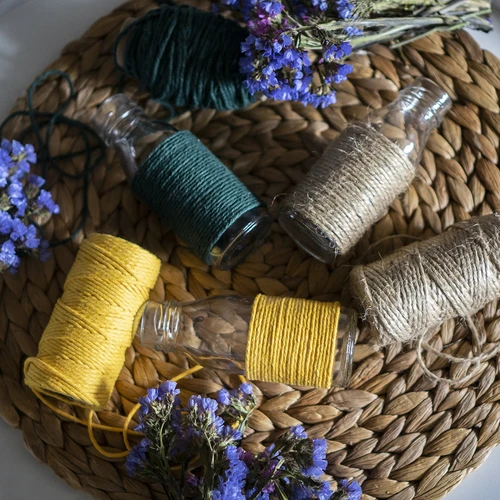 Gele katoenen koord 2 mm/55 m/100 g - 12 ['katoenen koord', ' katoenen touw', ' koord voor delicate planten', ' natuurlijk koord', ' ecokoord', ' koord voor macramé', ' koord voor binden', ' koord voor handwerk', ' koord voor aanspannen', ' gele koord', ' gele touw']