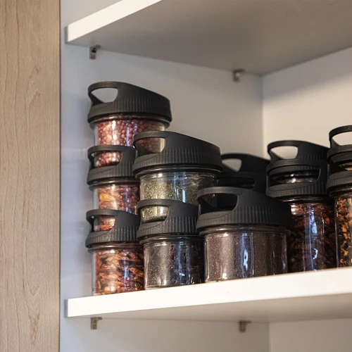 Glazen container 235 ml, met deksel om op te hangen - 7 ['glazen container', ' container', ' glazen container met deksel', ' glazen container om op te hangen', ' deksel met handvat', ' container om op te hangen', ' kruidencontainer', ' container voor droge producten', ' potcontainer 235 ml']