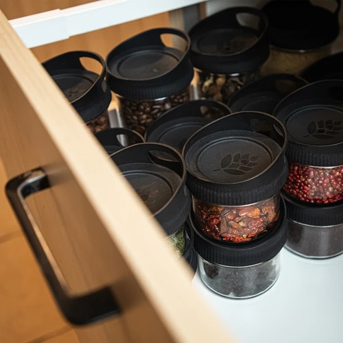 Glazen container 235 ml, met deksel om op te hangen - 8 ['glazen container', ' container', ' glazen container met deksel', ' glazen container om op te hangen', ' deksel met handvat', ' container om op te hangen', ' kruidencontainer', ' container voor droge producten', ' potcontainer 235 ml']
