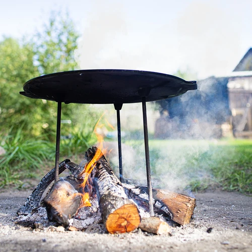Grillpan, gietijzer, ø 44 cm - 17 ['gietijzeren pan', ' grillpan', ' grote gietijzeren pan', ' hangende pan', ' pan op poten', ' grillen', ' gietijzer voor grillen', ' pan voor driepoot', ' grillen in gietijzeren schalen', ' aantrekkelijk grillen', ' universele gietijzeren pan', ' grillset', ' wat als cadeau', ' anders grillen', ' feestje bij de grill']