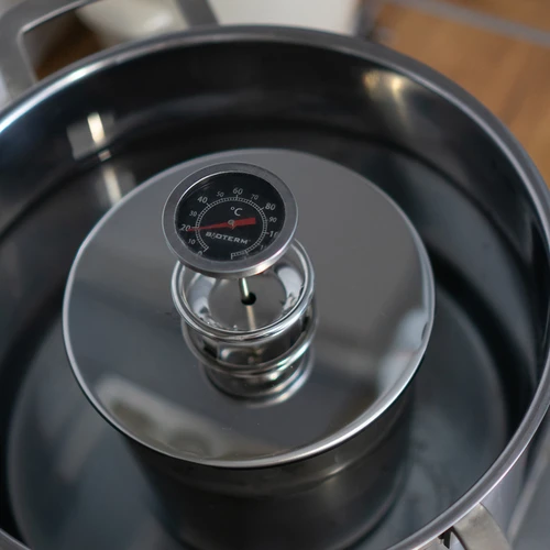 Hamkoker - Familiediner 3 kg - 13 ['recepten met hamkoker', ' van de hamkoker', ' met de hamkoker', ' gerechten van de hamkoker', ' hoe werkt een hamkoker', ' ham uit de hamkoker', ' vleeswaren uit de hamkoker', ' hamkoker voor vegetariërs', ' uit de hamkoker voor kinderen', ' gezond vlees', ' gezonde vleeswaren', ' zonder conserveermiddelen', ' grote hamkoker', ' hamkoker 3 kg', ' hamkoker 1', '5 kg', '']