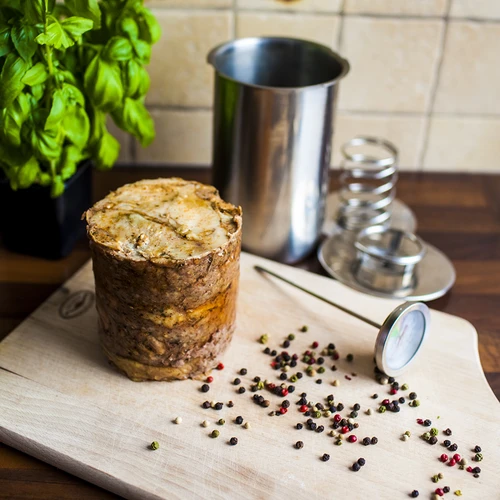 Hamkoker Set - Stevige Hap 1,5 kg - 18 ['recepten met hamkoker', ' uit de hamkoker', ' van de hamkoker', ' gerechten uit de hamkoker', ' hoe werkt een hamkoker', ' ham uit de hamkoker', ' vleeswaren uit de hamkoker', ' hamkoker voor vegetariërs', ' uit de hamkoker voor kinderen', ' gezond vlees', ' gezonde vleeswaren', ' zonder conserveermiddelen', ' ham', ' cadeau', ' hamkoker 1', '5 kg', ' hamkoker 3 kg', ' hamkoker 0', '8 kg', ' accessoires voor hamkoker', ' set met hamkoker']