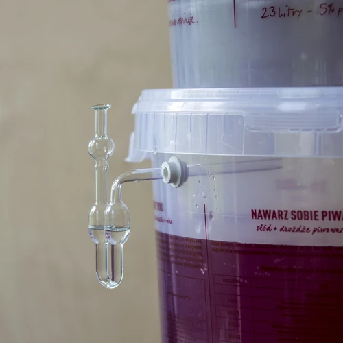 Hoekige fermentatiebuis voor containers - 3 ['fermentatiebuis', ' glazen fermentatiebuis', ' fermentatie', ' hoeveel water in fermentatiebuis', ' hoeveel water in de fermentatiebuis', ' stille fermentatiebuis', ' hoe maak je een fermentatiebuis', ' fermentatiebuis castorama', ' stop met fermentatiebuis', ' fermentatiebuis voor wijn', ' waar koop je een fermentatiebuis', ' waarom trekt het water in de fermentatiebuis terug', ' brouwsel', ' bescherming van het brouwsel', ' zelfgemaakte wijn', ' fermentatiebuizen']