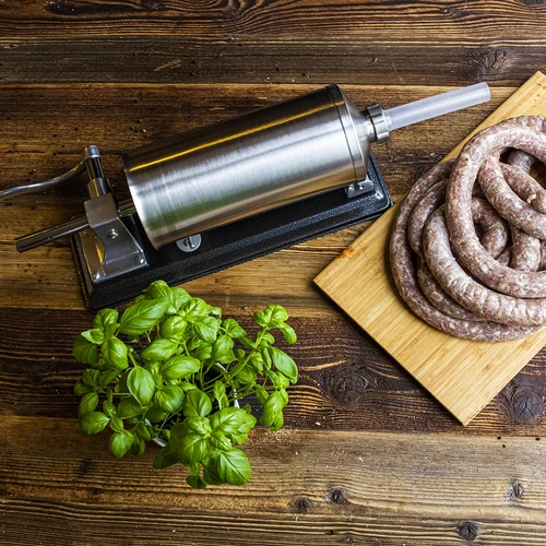 Horizontale vulmachine 4 kg - 12 ['horizontale vulmachine 4 kg', ' vulmachine', ' voor worsten', ' voor het vullen van zelfgemaakte worsten', ' spuitzak', ' gastronomische vulmachine', ' huishoudelijke vulmachine', ' slagerijapparatuur', ' trechters voor vulmachine', ' vulmachine voor zelfgemaakte vleeswaren', ' worstenvuller', ' vleesvuller', ' horizontale vuller']