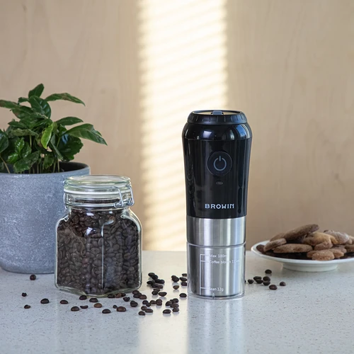 Koffiemolen - elektrisch, maalschijf, met zetapparaat en beker - 14 ['koffiemolen', ' elektrische molen', ' koffie malen', ' gemalen koffie', ' koffie malen', ' molen met zetapparaat', ' molen met dripper', ' molen met thermosbeker', ' molen met zetapparaat en beker', ' molen met USB', ' moderne koffiemolen', ' draagbare molen', ' mobiele molen', ' molen op batterijen', ' molen met accu', ' molen opladen via USB', ' molen met keramische maalschijven', ' maalschijfmolen', ' handige molen', ' cadeau-idee']
