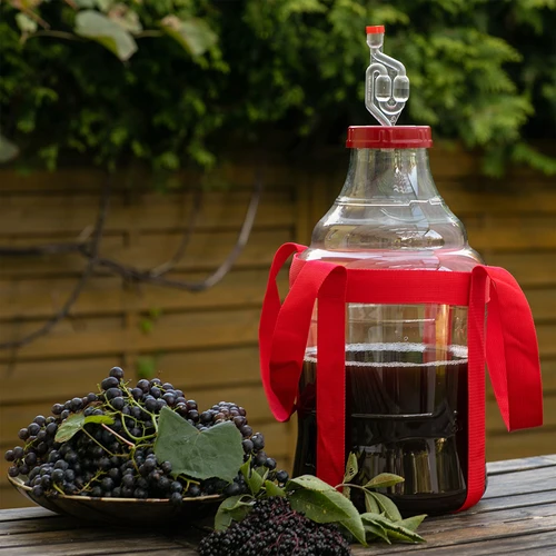 Lichte, onbreekbare wijnballon met draagriemen, 10 L - 8 ['wijnballonnen', ' bierballonnen', ' wijncontainers', ' biercontainers', ' PET-containers', ' breedmondballonnen', ' wijnsets', ' onbreekbare containers', ' fermentatiecontainers', ' fermentatieballonnen', ' ballonnen met schroefdop', ' ballonnen met accessoires', ' wijnnieuwigheden', ' huiswijnen', ' huisbieren', ' draagriemen', ' ballonnen', ' van kunststof', ' onbreekbaar', ' fermentor', ' demijohn', ' mandfles', ' gallon', ' wijn', ' bier', ' met draagriemen', ' set', ' 10L']