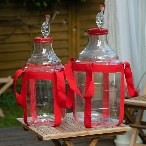 Lichte, onbreekbare wijnballon met draagriemen, 15 L - 10 ['wijnballonnen', ' bierballonnen', ' wijncontainers', ' biercontainers', ' PET-containers', ' breedmondballonnen', ' wijnsets', ' onbreekbare containers', ' fermentatiecontainers', ' fermentatieballonnen', ' ballonnen met schroefdop', ' ballonnen met accessoires', ' wijnnieuwigheden', ' huiswijnen', ' huisbieren', ' draagriemen', ' ballonnen', ' van kunststof', ' onbreekbaar', ' fermentor', ' demijohn', ' mandfles', ' gallon', ' wijn', ' bier', ' met draagriemen', ' set']