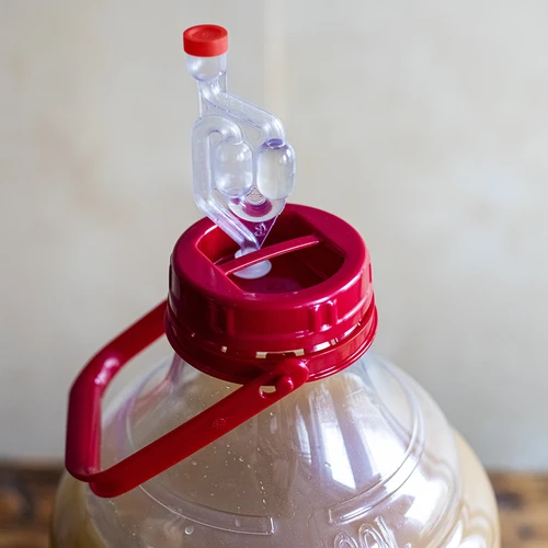 Lichte, onbreekbare wijnballon met handvat, 20 L - 14 ['fermentatiecontainer', ' fermentatievat', ' waarin fermenteren', ' wijnballon', ' bierballon', ' voor fermentatie', ' breedmondballon', ' petballon', ' plastic ballon', ' onbreekbare ballon', ' wijnballon', ' wijnnieuwigheid']