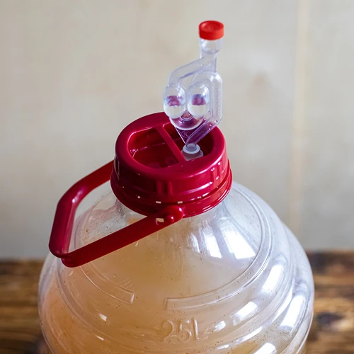 Lichte, onbreekbare wijnballon met handvat, 25 L - 14 ['fermentatiecontainer', ' fermentatievat', ' waarin fermenteren', ' wijnballon', ' bierballon', ' voor fermentatie', ' breedmondballon', ' petballon', ' plastic ballon', ' onbreekbare ballon', ' wijnballon', ' wijnnieuwigheid', ' ballon 25 L']