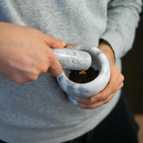 Marmeren keuken vijzel, grijs, ø 10,5 cm - 13 ['vijzel', ' vijzel met stamper', ' marmeren vijzel', ' stenen vijzel', ' vijzel van steen', ' keuken vijzel', ' vijzel voor kruiden', ' vijzel van marmer', ' decoratieve vijzel', ' keuken vijzel', ' vijzel voor kruiden', ' vijzel voor specerijen', ' elegante vijzel', ' mooie vijzel', ' grijze vijzel']