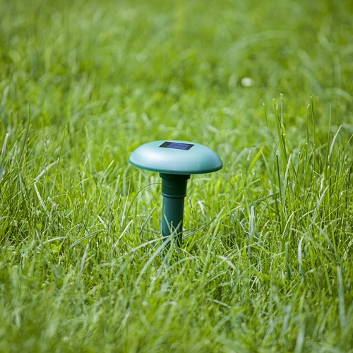 Mollenverjager op zonne-energie - 9 ['mollenverjager', ' tegen mollen', ' manier om van mollen af te komen', ' tegen woelmuizen', ' voor woelmuizen', ' tegen veldmuizen', ' zonne-energie verjager']