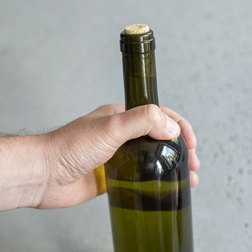 Olijfgroene wijnfles 0,75 L - verpakking van 8 stuks - 8 ['flessen', ' fles', ' glazen fles', ' wijnflessen', ' wijnfles', ' lege wijnfles', ' glazen wijnfles', ' wijnfleskurk', ' lege flessen', ' groene flessen', ' groene fles']