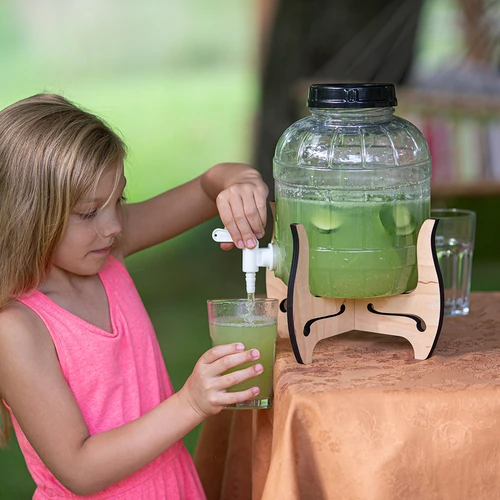 Onbreekbare pot 5L met kraan en tweezijdige houten standaard - 16 ['onbreekbare pot', ' plastic pot', ' pot voor limonade', ' pot voor punch', ' pot op standaard', ' pot met kraan', ' citroenlimonade', ' limonade', ' punch', ' sangria', ' pot op standaard', ' pot voor dranken', ' pot voor likeur', ' voor kerstthee', ' pot voor alcohol']