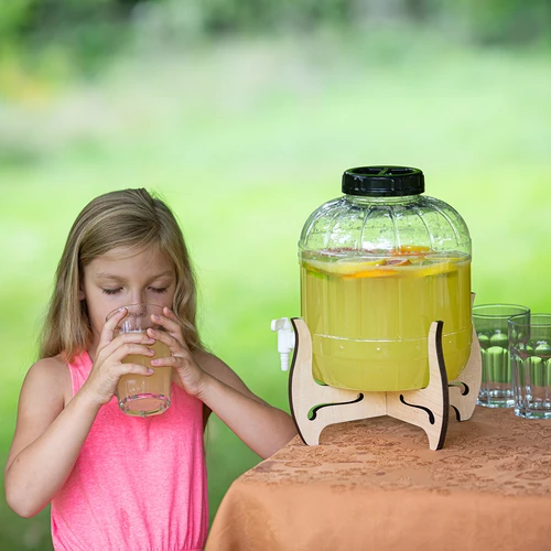 Onbreekbare pot 8L met kraan en tweezijdige houten standaard - 16 ['onbreekbare pot', ' plastic pot', ' pot voor limonade', ' pot voor punch', ' pot op standaard', ' pot met kraan', ' citroenlimonade', ' limonade', ' punch', ' sangria', ' pot op standaard', ' pot voor dranken', ' pot voor likeur', ' voor kerstthee', ' pot voor alcohol']