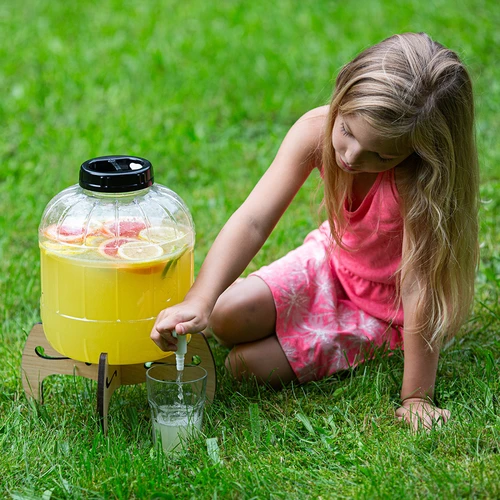 Onbreekbare pot 8L met kraan en tweezijdige houten standaard - 17 ['onbreekbare pot', ' plastic pot', ' pot voor limonade', ' pot voor punch', ' pot op standaard', ' pot met kraan', ' citroenlimonade', ' limonade', ' punch', ' sangria', ' pot op standaard', ' pot voor dranken', ' pot voor likeur', ' voor kerstthee', ' pot voor alcohol']