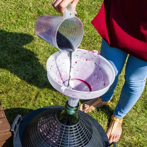 Plastic trechter fi 30cm - 4 ['trechter voor ballonnen', ' wijntrechter', ' mosttrechter', ' biertrechter', ' saptrechter', ' grote ronde trechter', ' plastic trechter', ' goede trechter', ' kunststof trechters', ' vloeistoffentrechter', ' trechter voor het vullen van ballonnen']