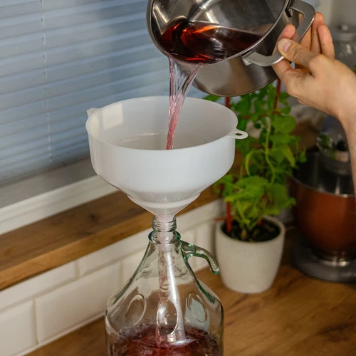 Plastic trechter fi20cm - 4 ['trechter voor mandflessen', ' wijntrechter', ' trechter voor flessen', ' universele trechter', ' voor wijnfiltratie', ' wijnaccessoires']